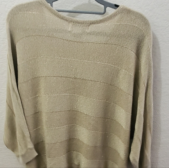 Gold Light weight sweater - Picture 2 of 4